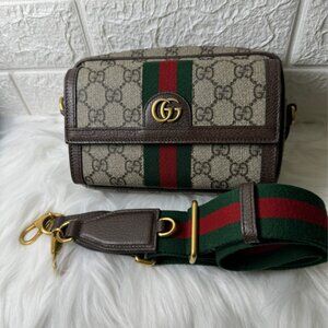 Brand new Gucci GG SUPREME shoulder/crossbody bag